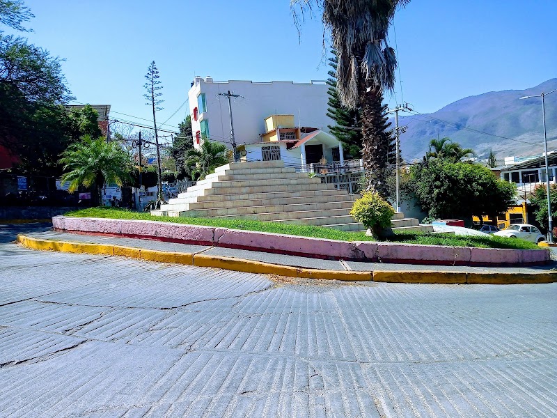 Pirámide Jacarandas