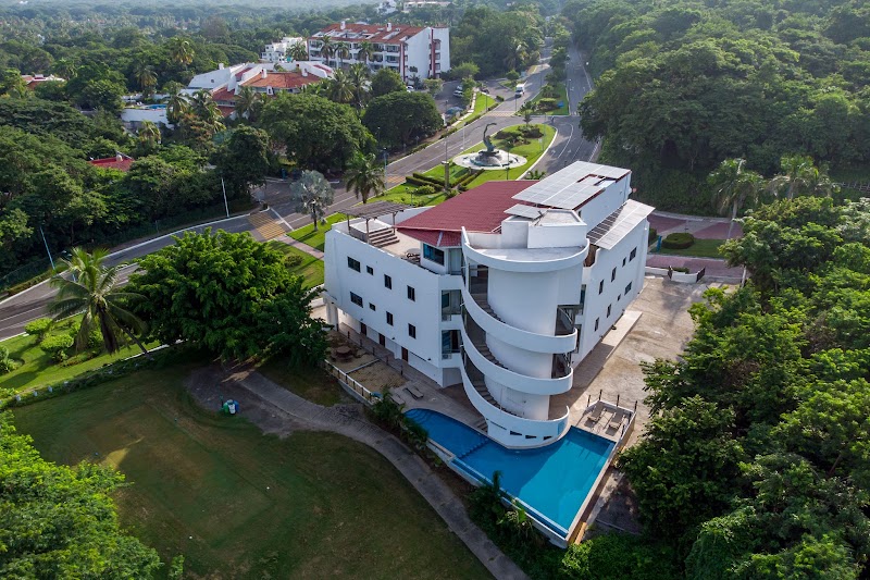 La Loma Suites
