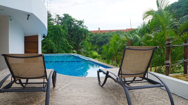 La Loma Suites
