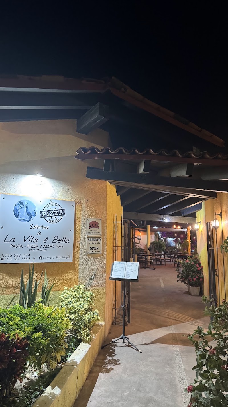Sabrina is La Vita e' Bella ixtapa