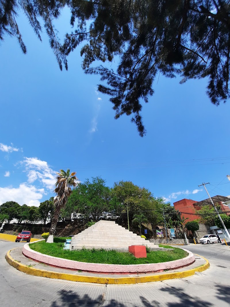 Pirámide Jacarandas