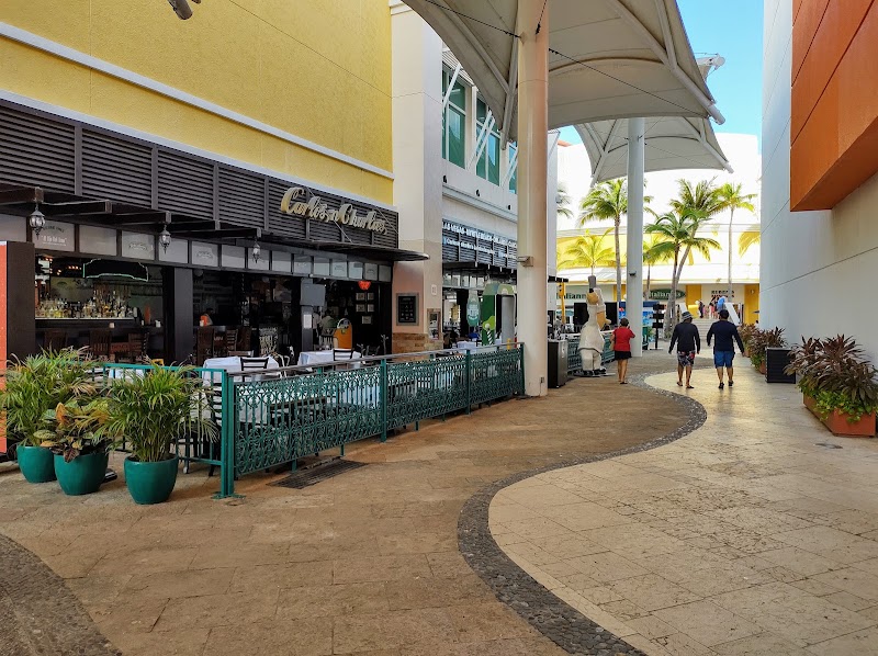 La Isla Shopping Village