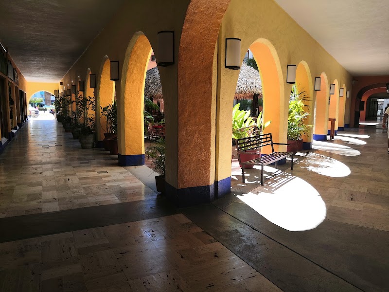 Centro Comercial Los Patios Ixtapa