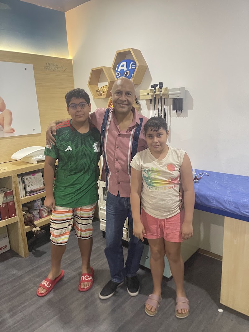 Dr. Carlos Alberto Montero Uscanga, Cirujano pediátrico