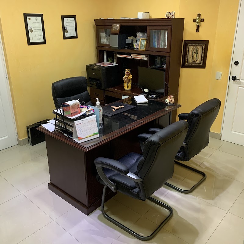 Dr. Carlos Chida (Ginecólogo, Hospital Farallón)