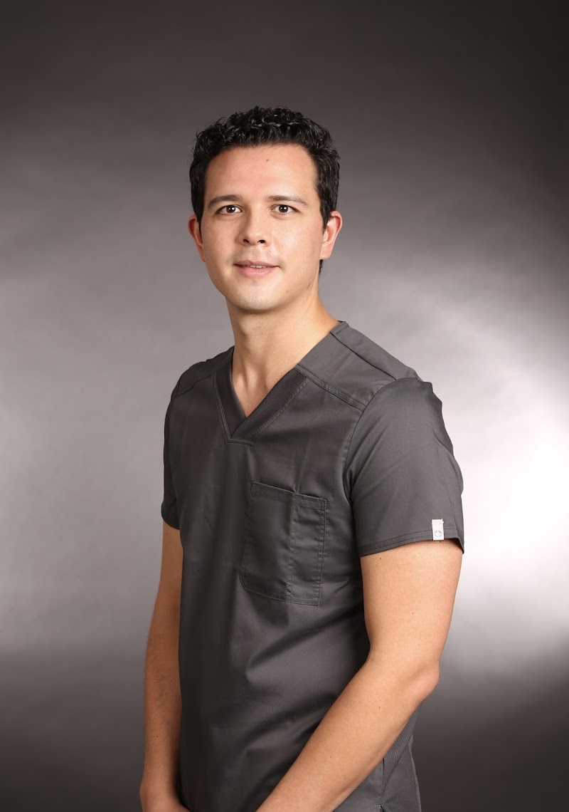 Dr. César Iván Eugenio González Dermatólogo