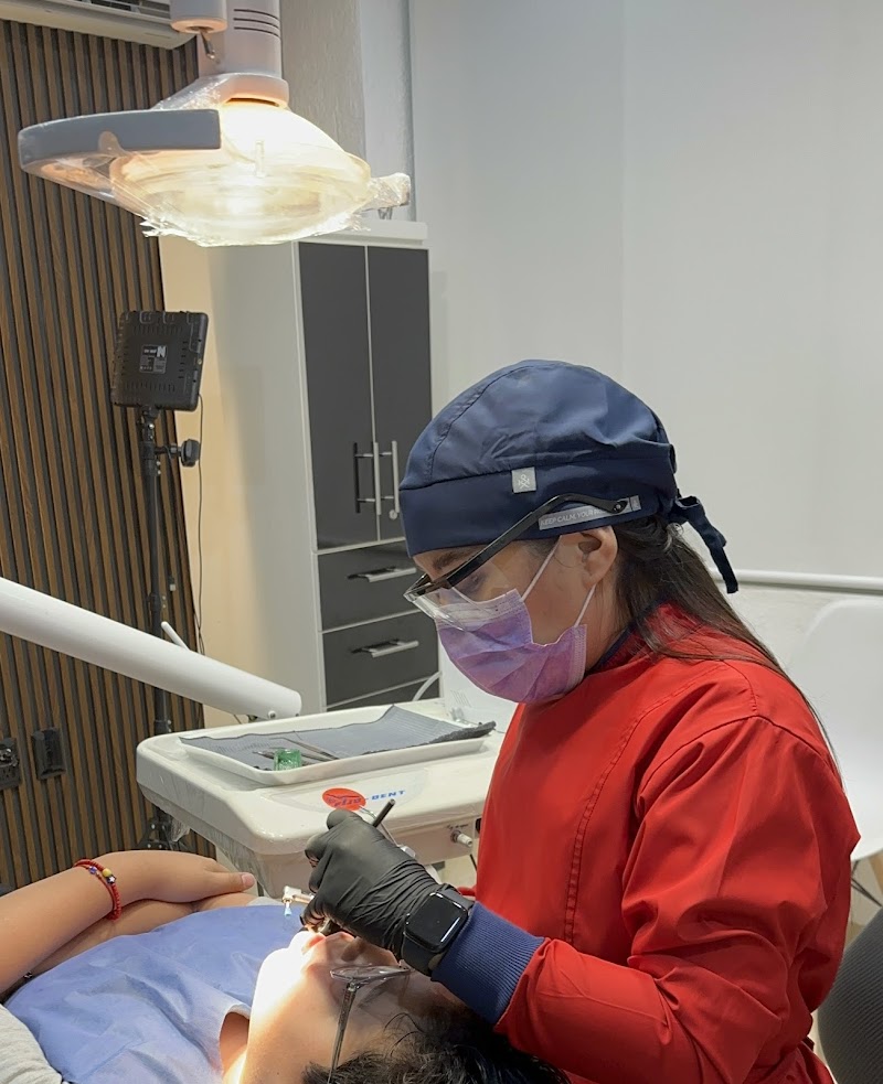 Dentista Karem Rachó