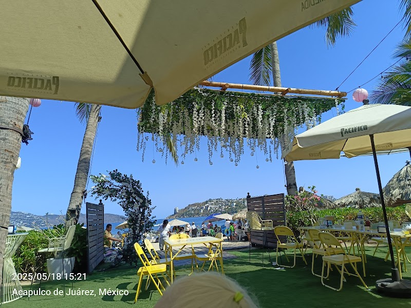 El Anzuelo Beach Restaurant